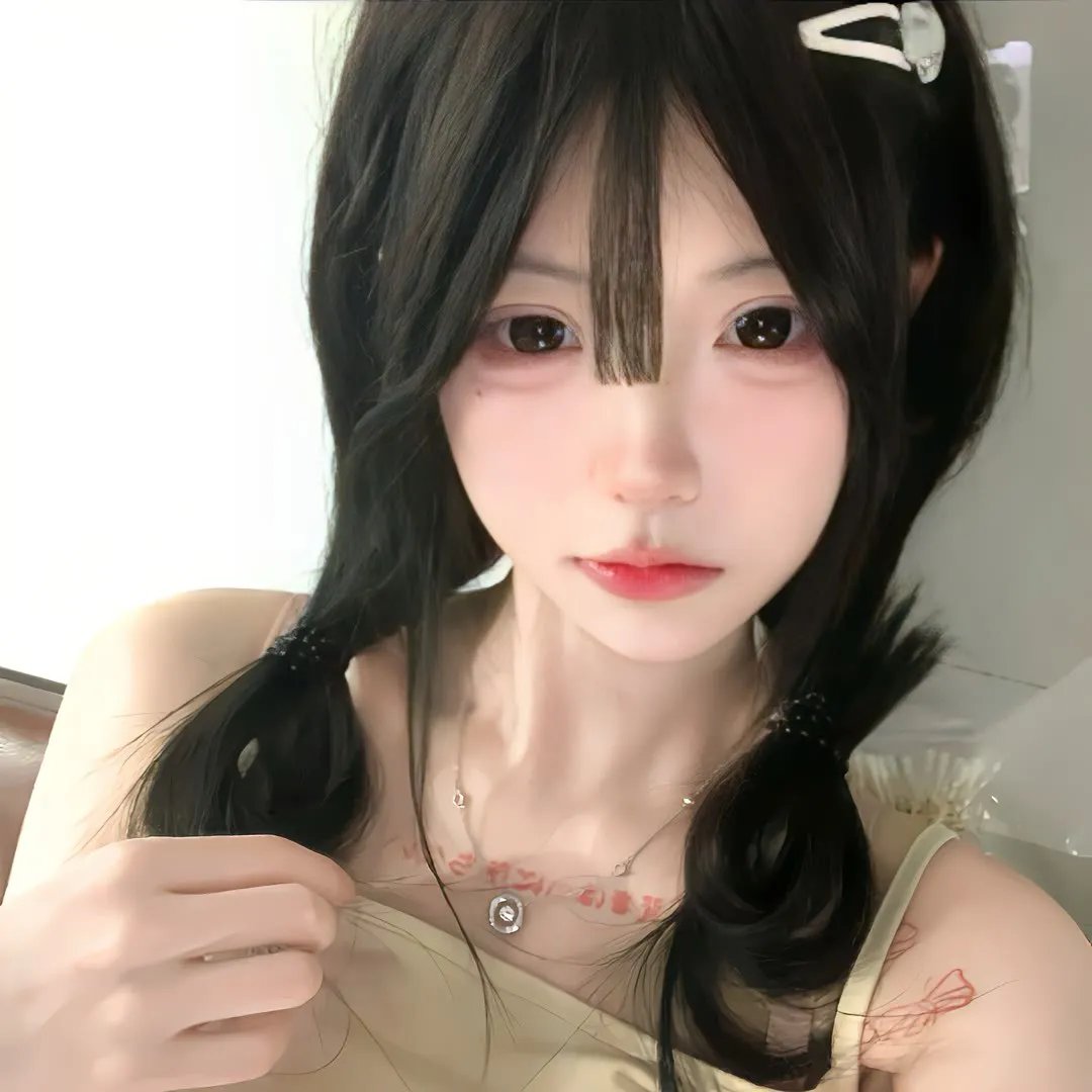 龙纹身的女孩